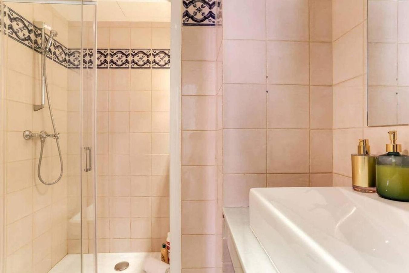 Stylish 2 Bdr In Trendy Gracia Apartment