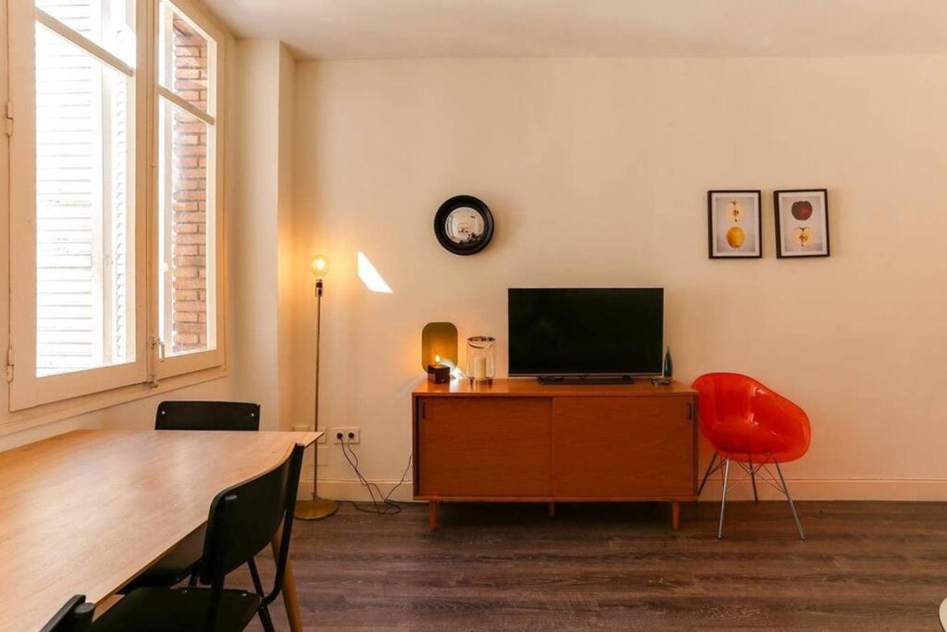 Stylish 2 Bdr In Trendy Gracia Apartment Barcelona